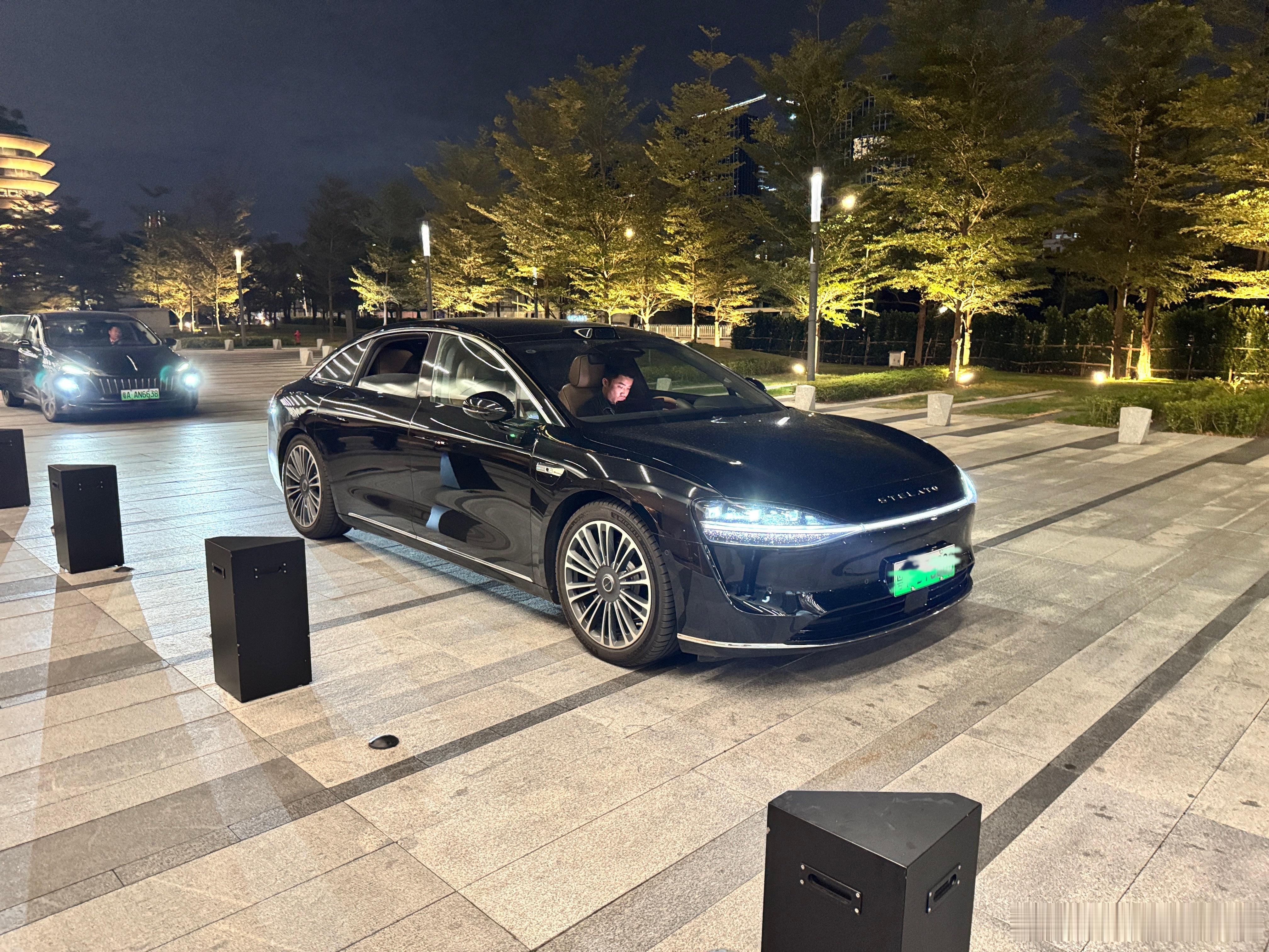 虽然女性元素过多，但是黑色S9还是蛮好看的，男的开也行