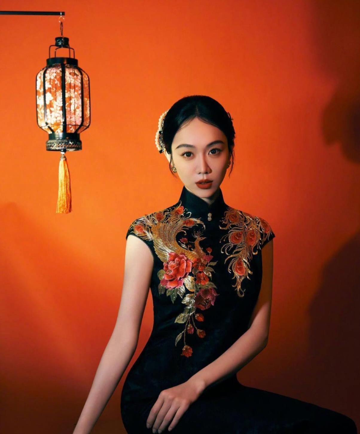 1.任嘉伦以前在青岛流亭机场工作过，当年颜值格外出众，是机场公认的帅哥，人气超高