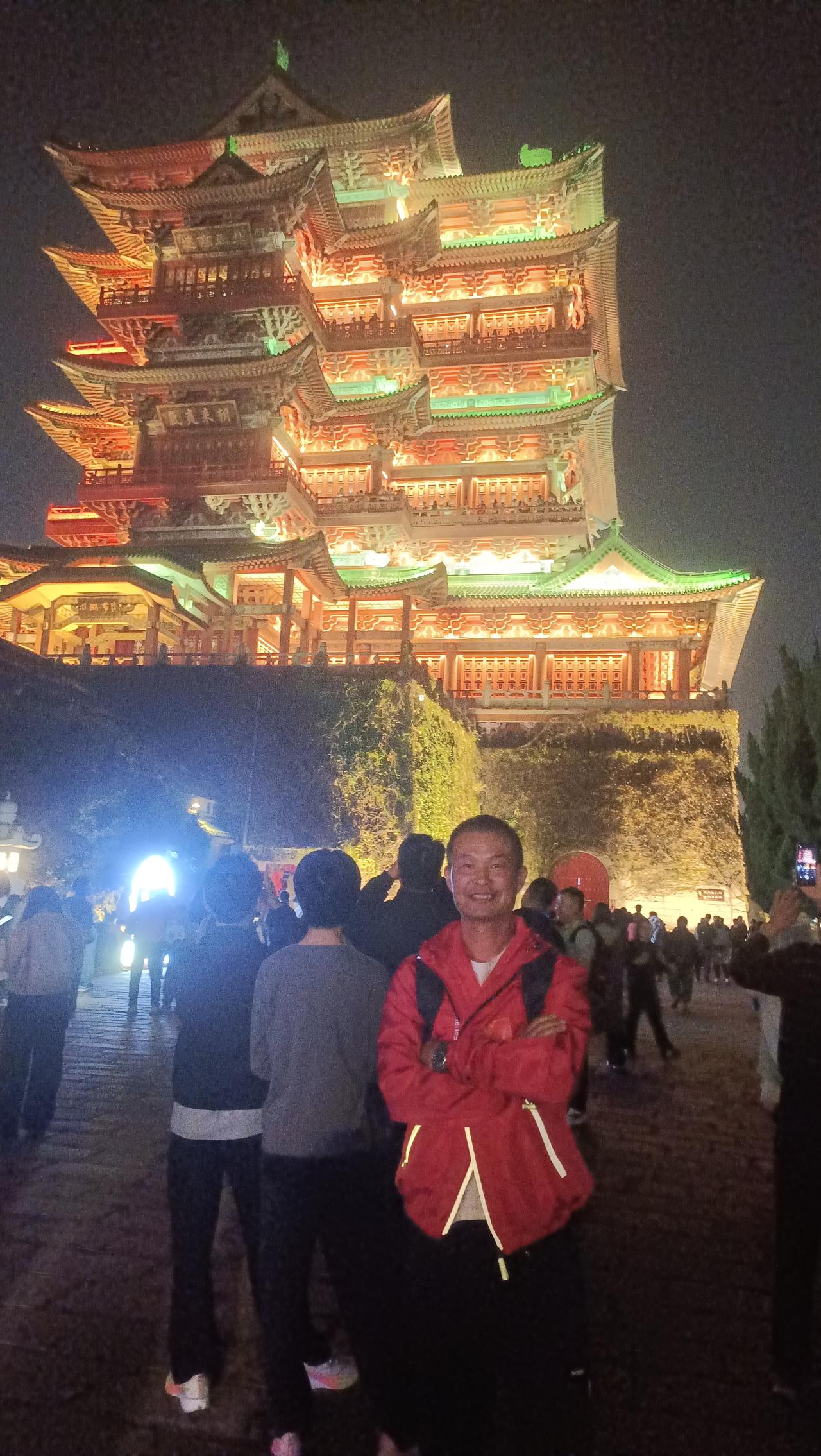 我到南昌了，这是个英雄的城市。江西自驾游第一站肯定是要来省会。来南昌必打卡的