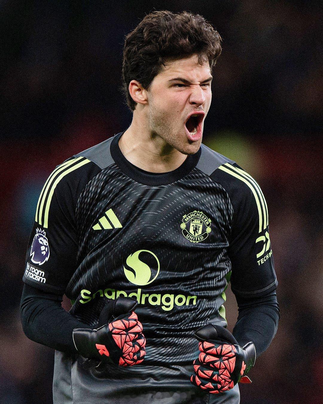 【都怪奥纳纳】自从拉门斯成为曼联的首发门将之后，曼联18场比赛只输了2场。作为对