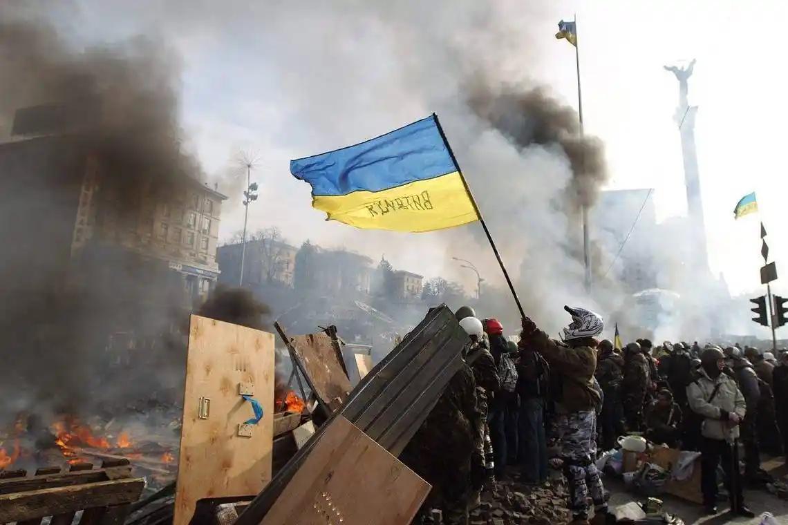 乌克兰曾经那可是妥妥的“人生赢家”。1991年苏联解体，它分到的家底超丰厚，6