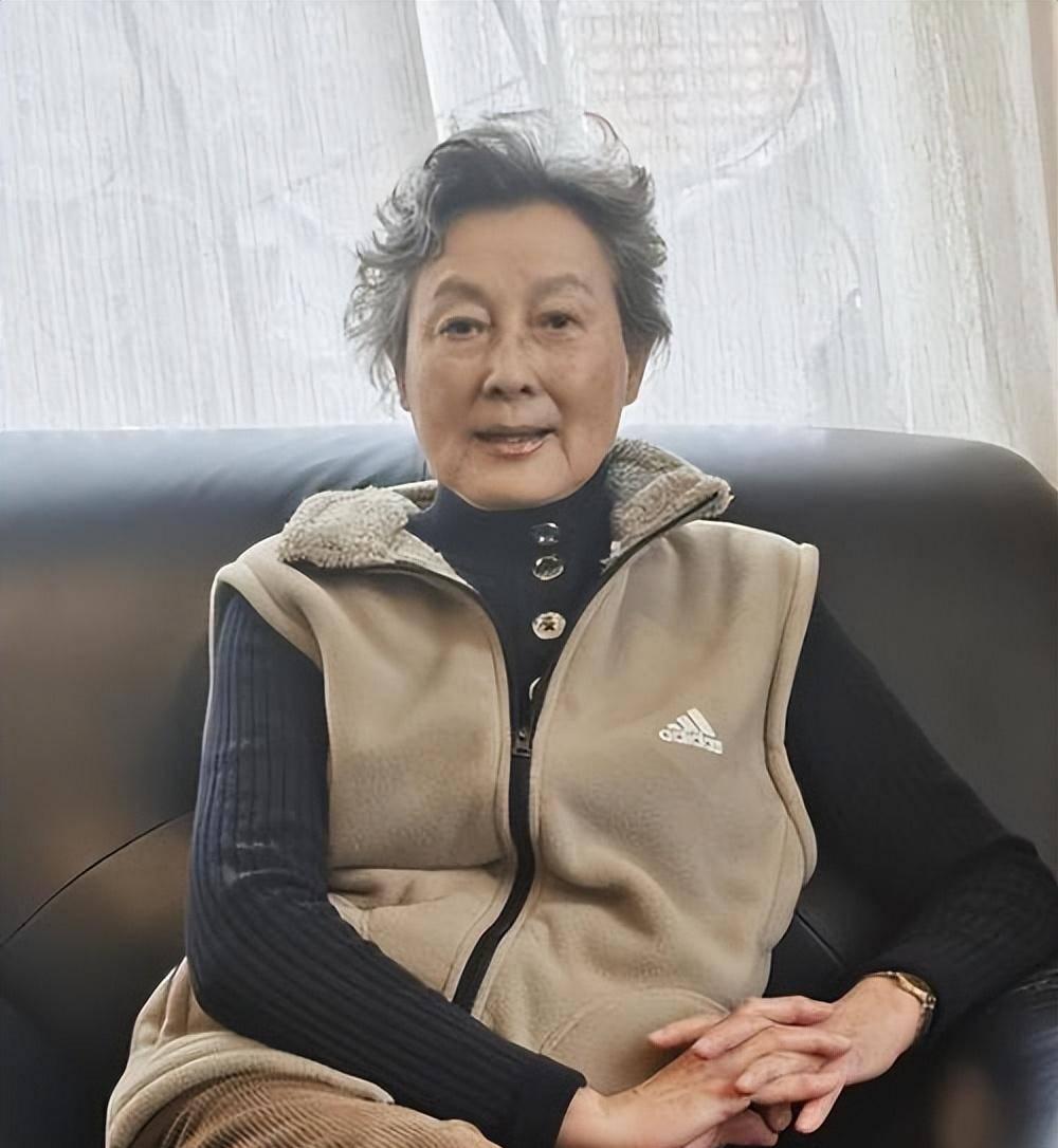 向梅：和丈夫粘了64年，71岁遭脑梗，85岁活成“老宝贝”谁还记得《红色娘子军