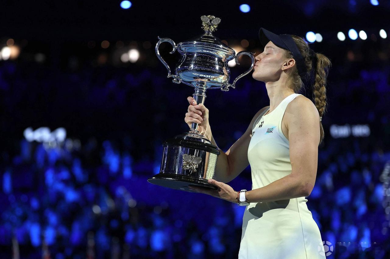 莱巴金娜最让人震惊的地方并不是她击败了在硬地赛场无敌的萨巴伦卡，也不是她在决胜盘