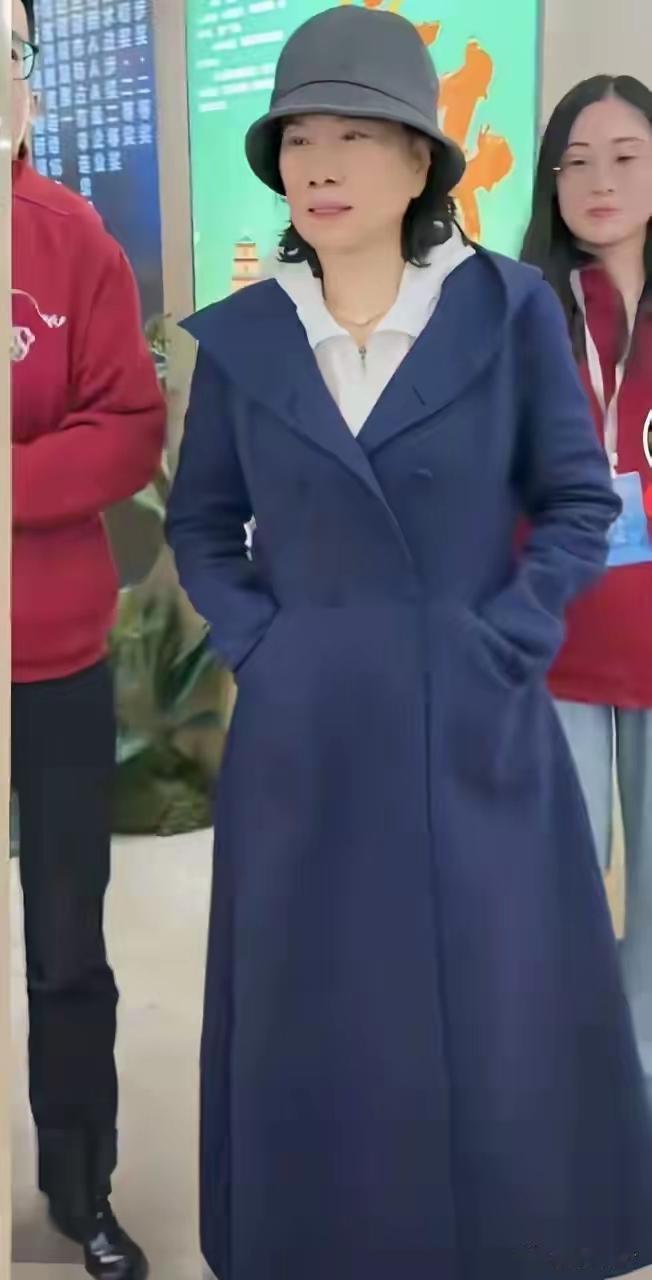 我以前很烦董明珠的，看她咋咋呼呼地，霸道的样子就烦。现在看，是我肤浅了。当年她