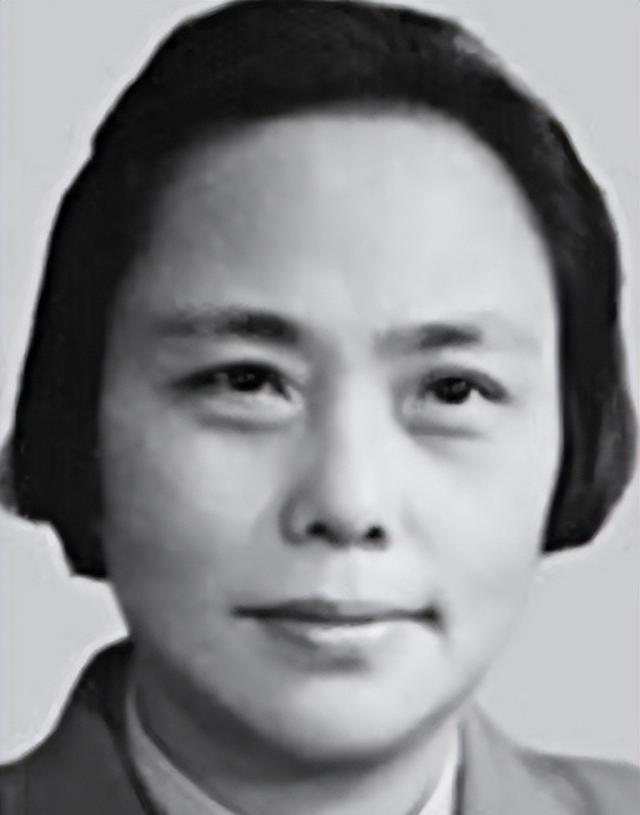 她活了106岁，是真正的“红色传奇”，丈夫是上将、姐夫是元帅、儿子是少将，自己