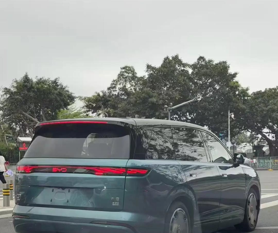 比亚迪王朝旗舰SUV——大唐终于亮相，产品力直接拉满，堪称纯电SUV新卷王！车长