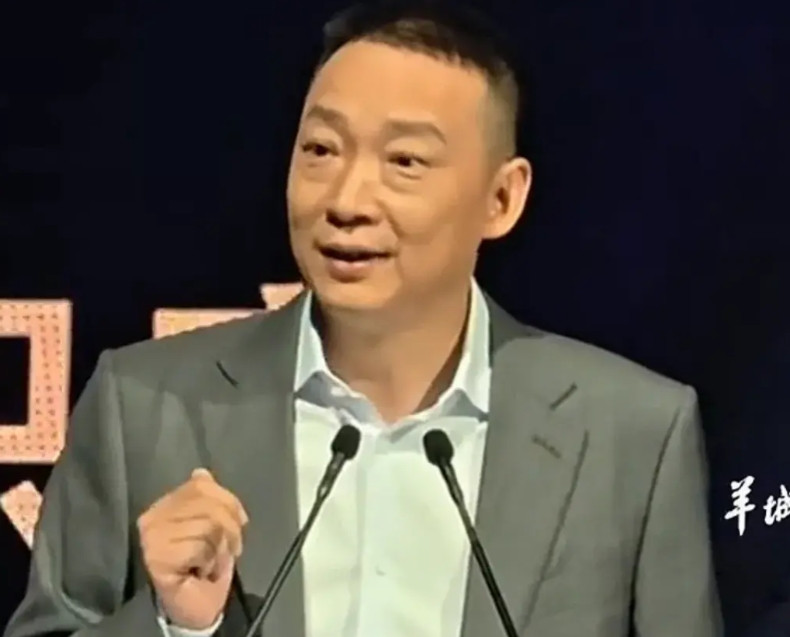 事实证明，荣耀李健代替荣耀赵明是正确的。李健接手荣耀后，大刀阔斧对荣耀公司进行
