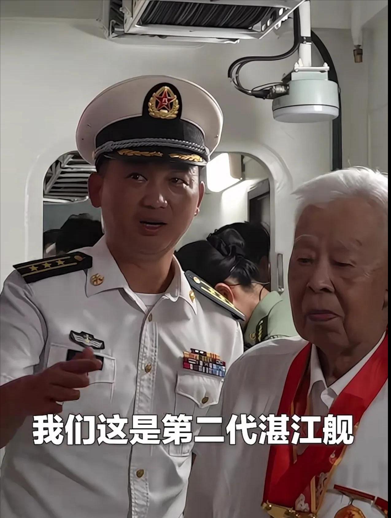 破防了！90岁香港抗战老兵登上湛江舰，一句话让全网泪崩。90岁的香港老奶奶林珍