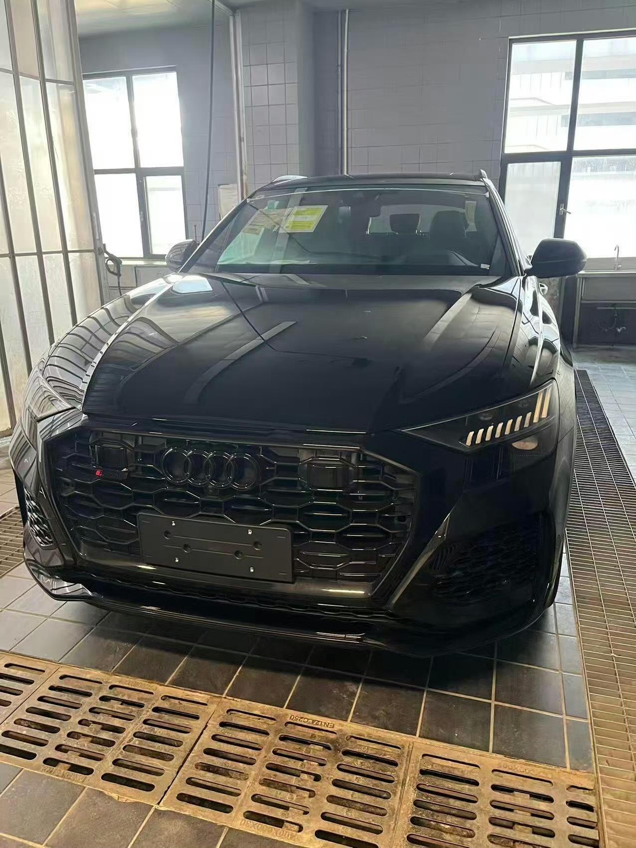 奥迪RSQ8，那可是性能与豪华的完美融合。2025款奥迪RSQ8，在去年Q8系