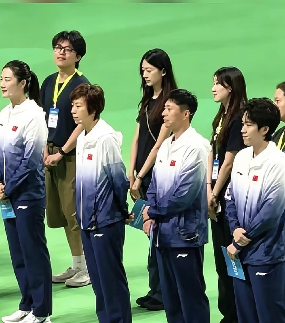 8月8日下午，新鲜的楚钦，参加北京市冬运会开幕式！王楚钦无论走到哪里站在哪里
