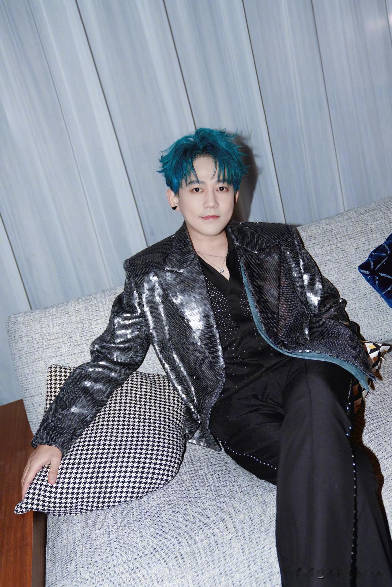 11月30日，王铮亮迎来他的48岁生日，祝小亮哥生日快乐。小亮哥现在的状态非常好