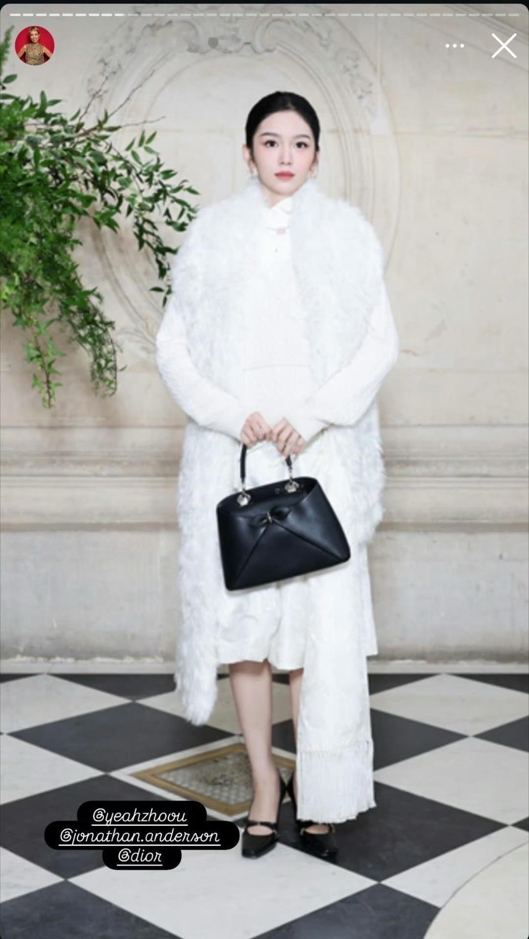迪奥女郎就这样受宠💅迪奥总监点赞周也ins迪奥总监ins发了周也