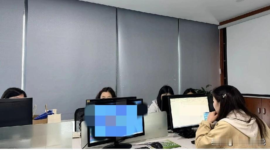 又是一次憋屈的裁员面谈[捂脸哭]，再谈一个一季度绩效考核末位淘汰的员工，按理说员工