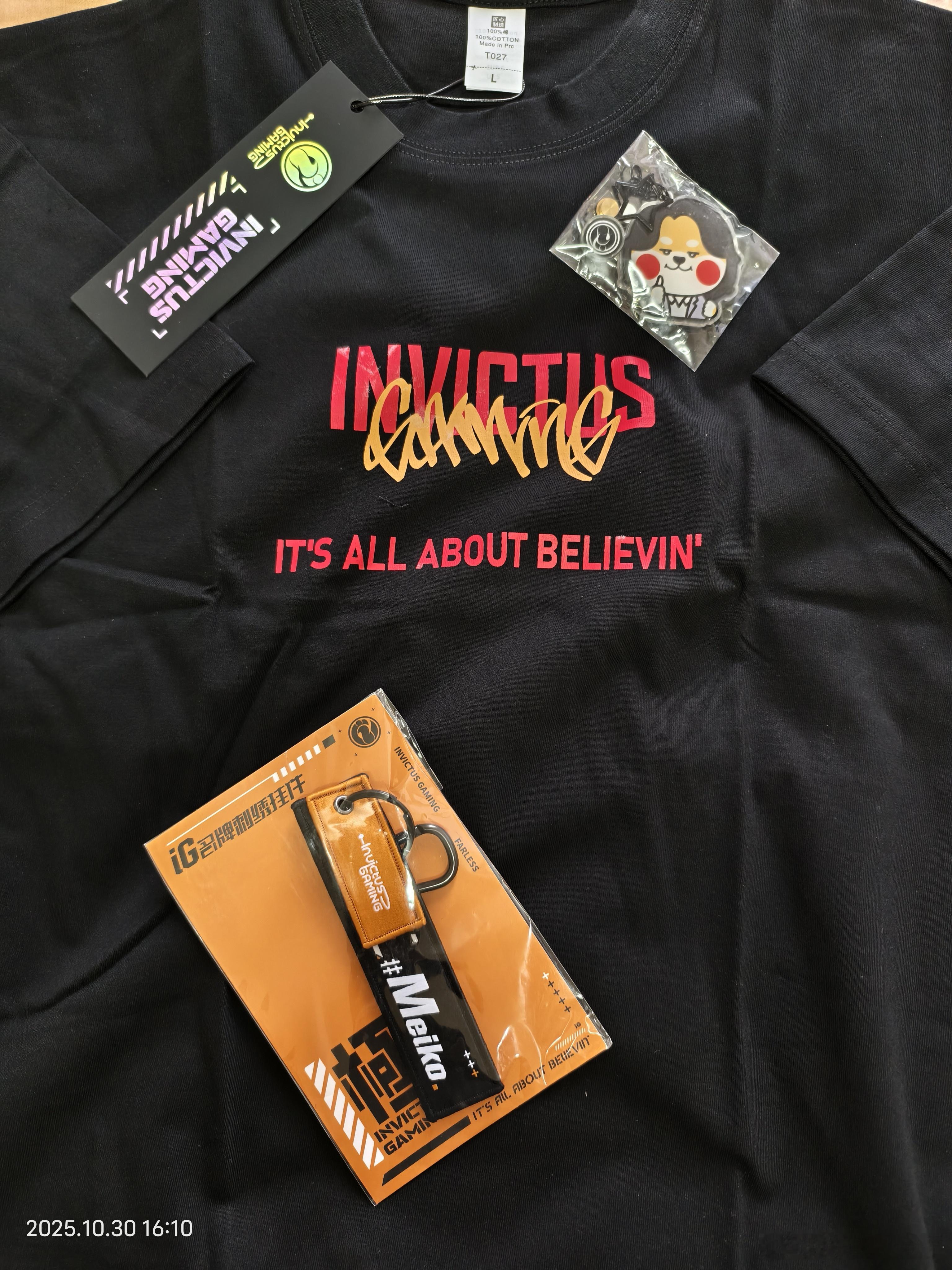 对了,得感谢iG给寄的周边,家人在沈阳帮我收了。最近攒了不少东西,等S15结束,