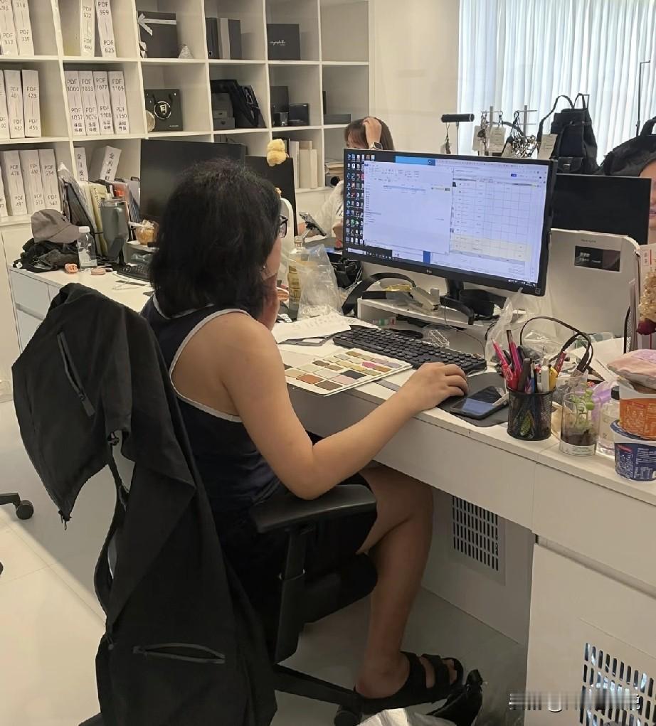 作为一个hr，说实话我觉得网上有些博主，专业人才动不动就给你整个面试的模板，比如