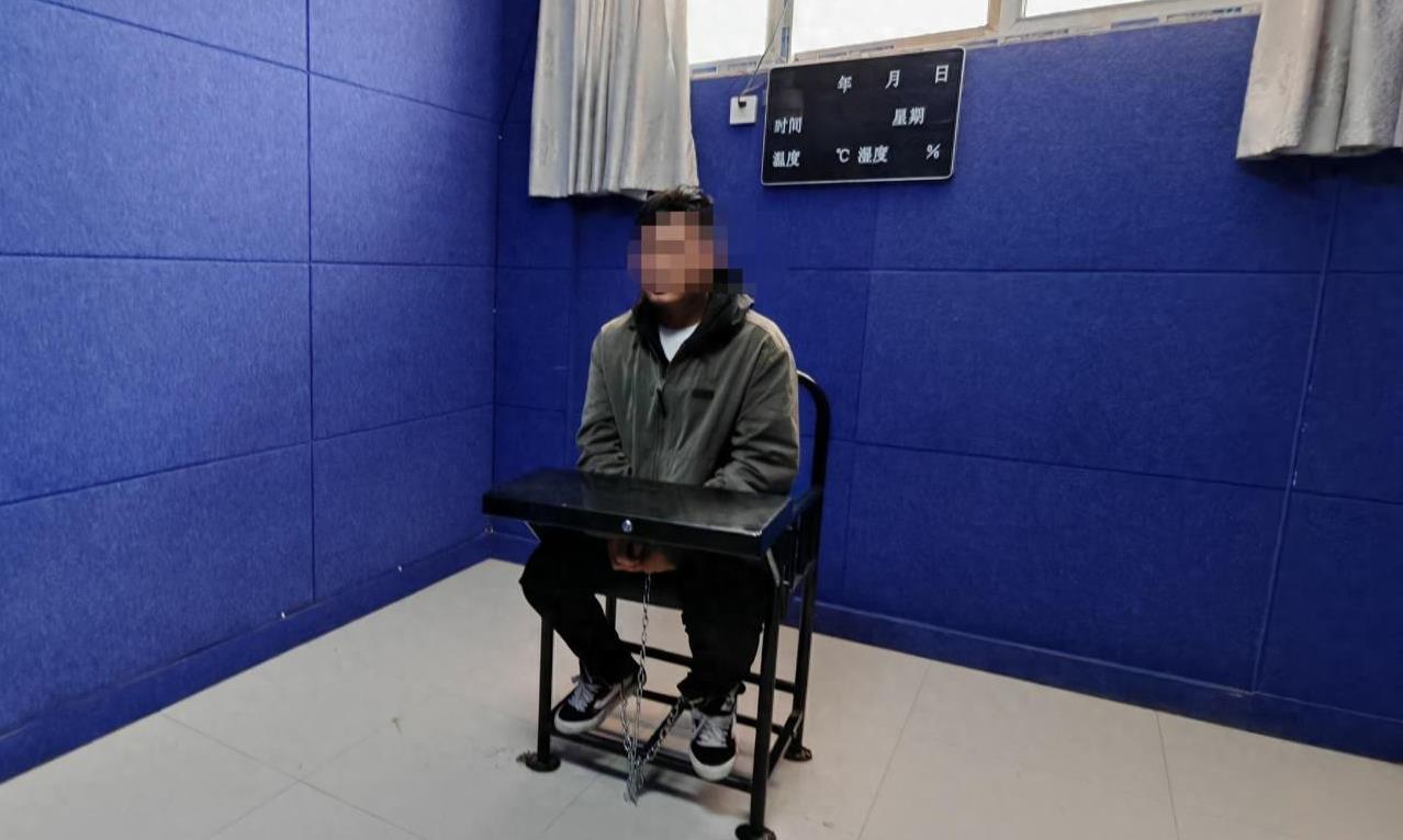 还是个笨贼！西昌一名男子潜入前老板家中，盗取42万现金，跑到新疆后，竟然发朋友圈