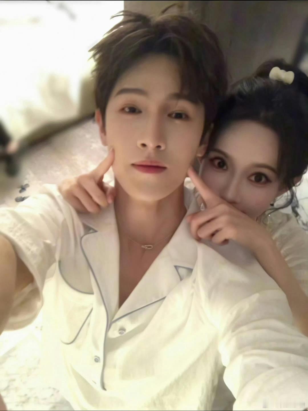 孟子义李昀锐背后的名牌藏都藏不住了孟子义李昀锐背后的名牌哈哈哈哈哈哈到底拍了多少