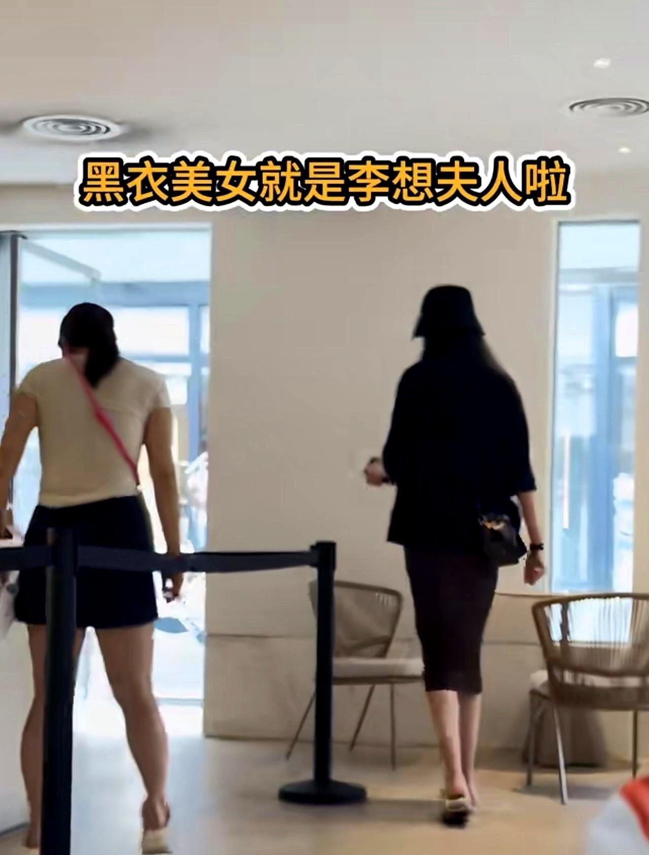 理想汽车李想又要当爸了！阿那亚实拍孕肚照火了。阿那亚度假的路人随手拍直接炸场—