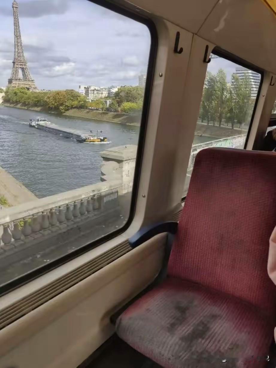 如果让你用《意林》文体来写以下两张照片的感人小故事，你该怎么写？相信很多老铁可能