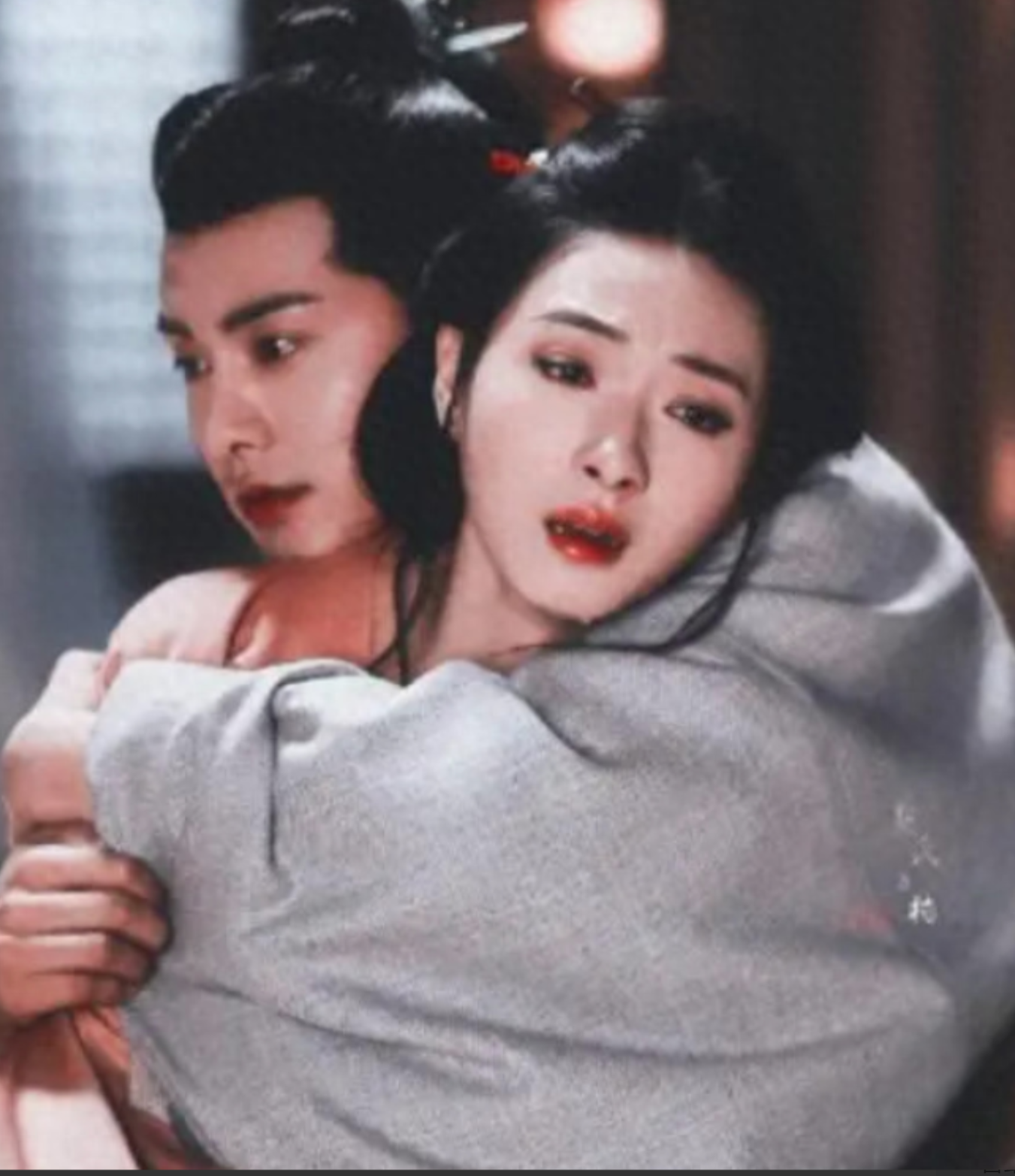 唐朝时期，白居易在晚年时，前后一共养了33个家妓，年龄大都是15岁左右的女孩子。