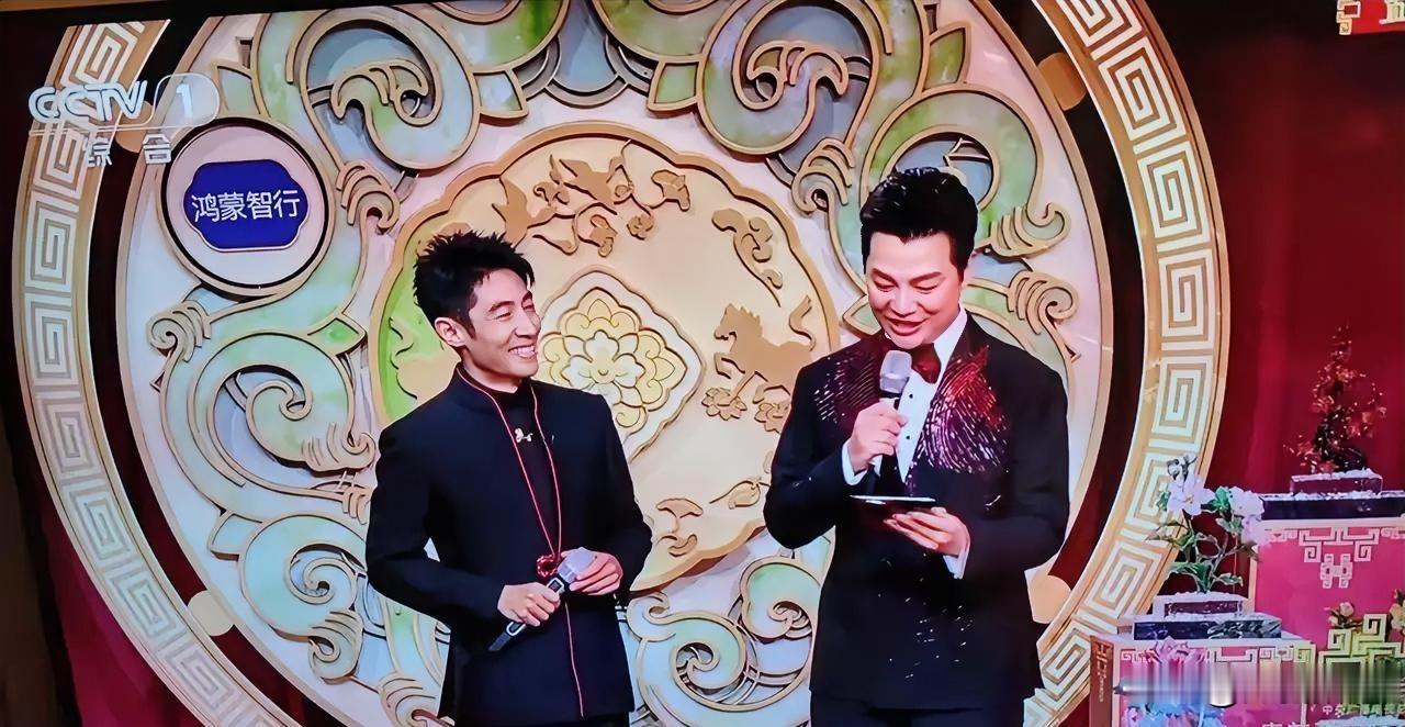 同龄不同面！春晚后台照揭开了央视“双生子”最大的秘密都说岁月是把杀猪刀，