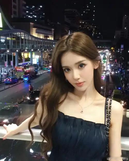 路人视角的迅猛龙特蕾莎迅猛龙特蕾莎线下超美的啊，完全就是香香软软的温柔大姐姐！