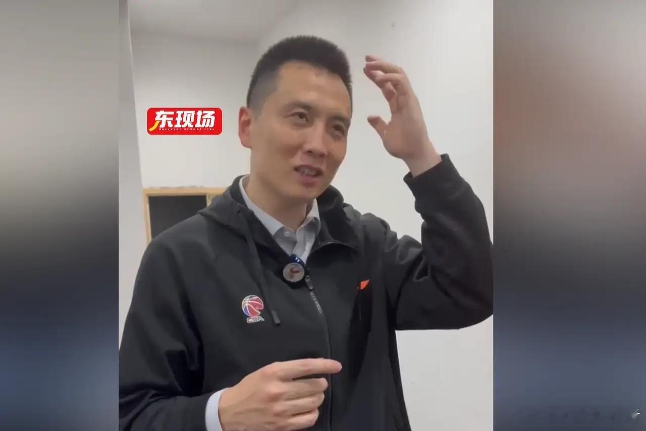 卢伟吃下定心丸！据上海体育媒体人透露，上海男篮管理层在近日，已经和主教练卢伟提前完成一份为期3年的续