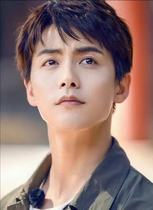 2010年，马天宇挣了700多万，他立刻给两个姐姐买房买车，可是事后却与姐姐保持