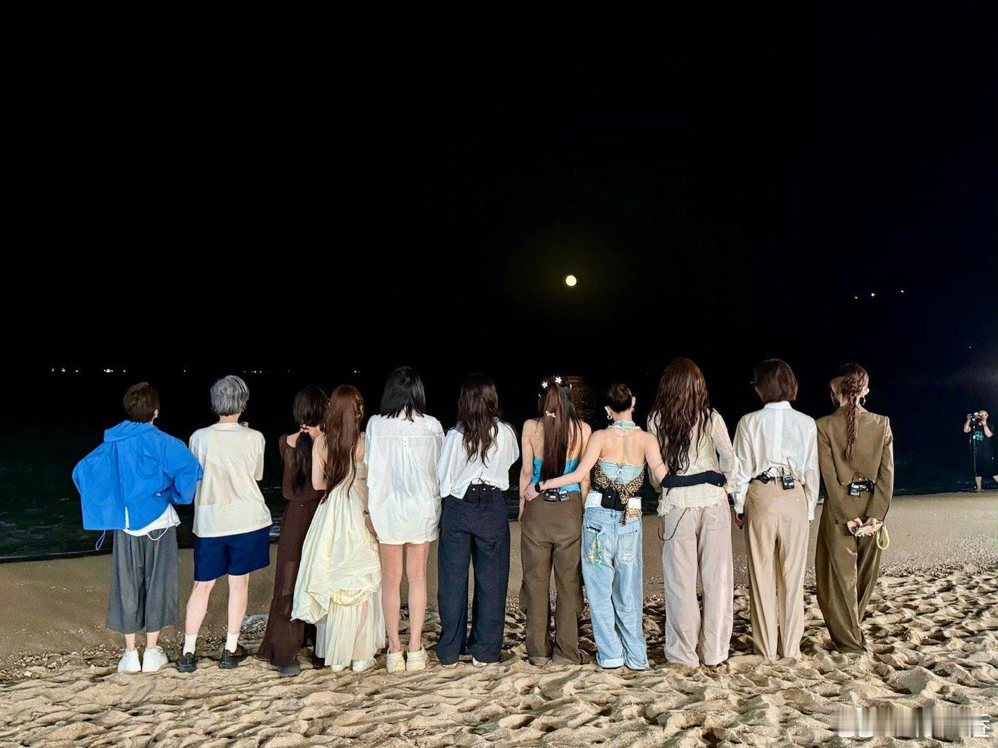 假期中的她们收官时间过得好快，假期中的她们收官了，真的很喜欢姐姐妹妹们呆在一起