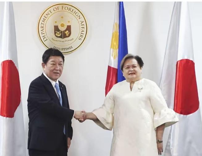 2026年刚开年，菲律宾就给了国际社会一份“双拼外交套餐”。1月15日，日本外相