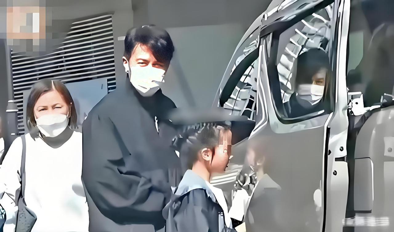 杨幂是真的忙啊！接送小糯米的都是刘恺威，每天都去其实这也怪不得杨幂，当年她放