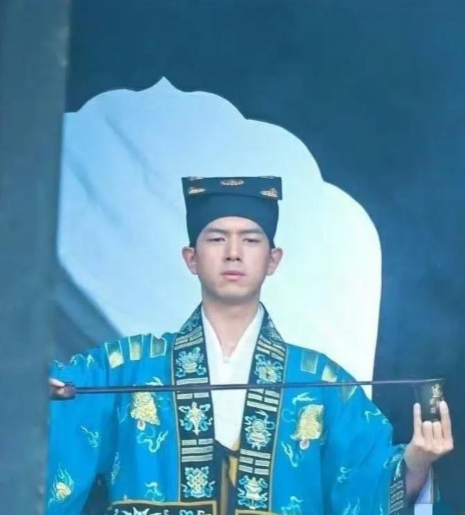 李现“道士”造型来了！！《长风起》这部剧已经加入我的追剧必看清单了，因为很久没