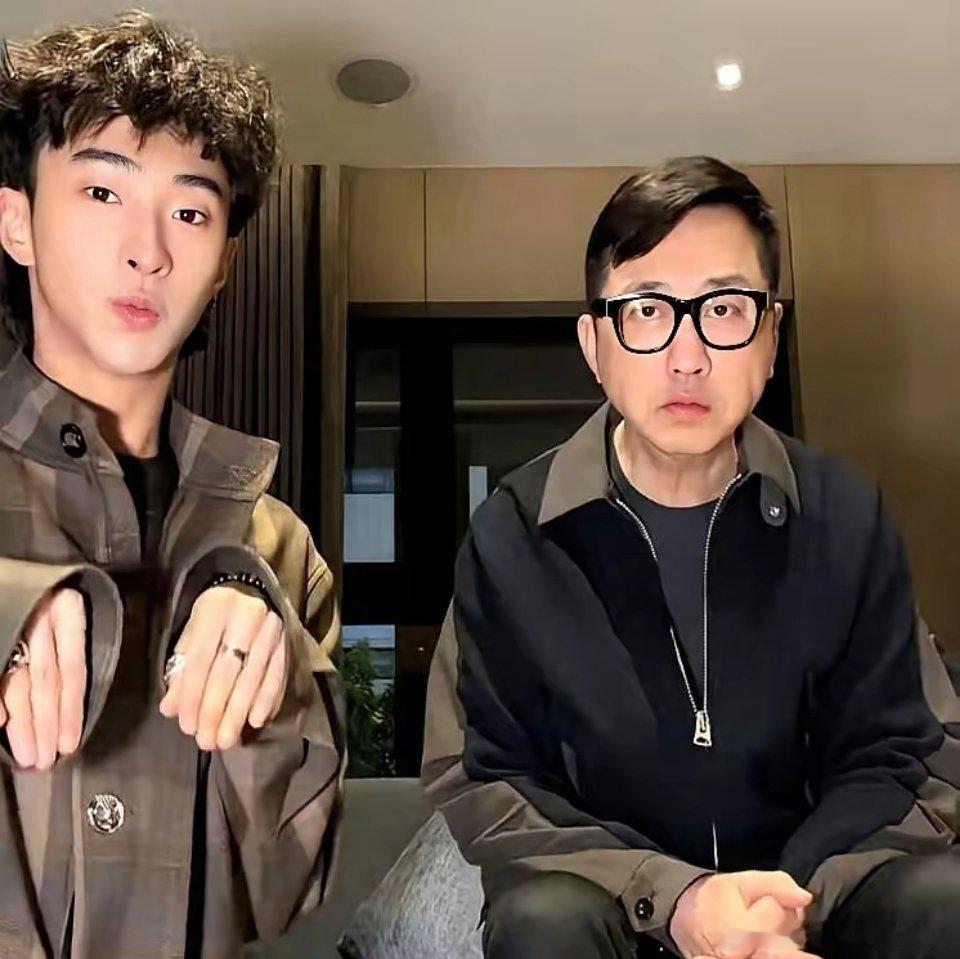 重组家庭过年，谁能想到伊能静自己“落单”了。儿子恩利跟着生父庾澄庆过年，还收到爷