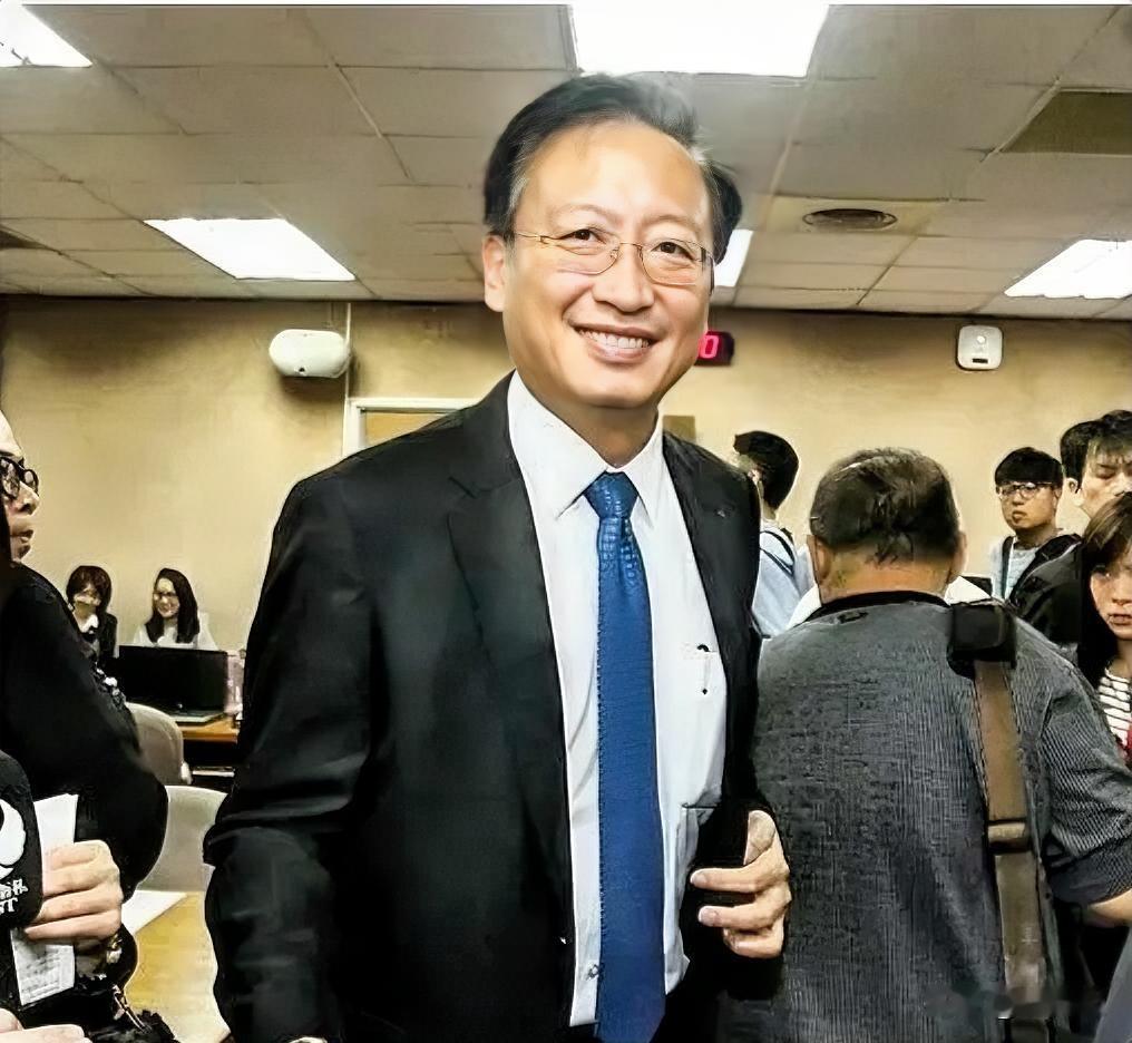 据台媒报道，台外事部门副负责人吴志中6月10日接受欧洲媒体专访说：台湾不需要宣布