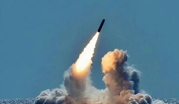 美国不敢打朝鲜，可不是因为心善。朝鲜和伊朗不同，朝鲜是真有核武器，还研发出能打到