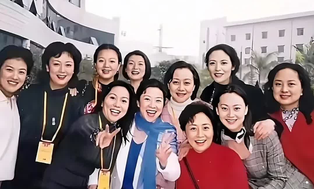 80年代，11位当红女演员的合影。那是她们最好的年华，如今她们大多已退出荧屏，我