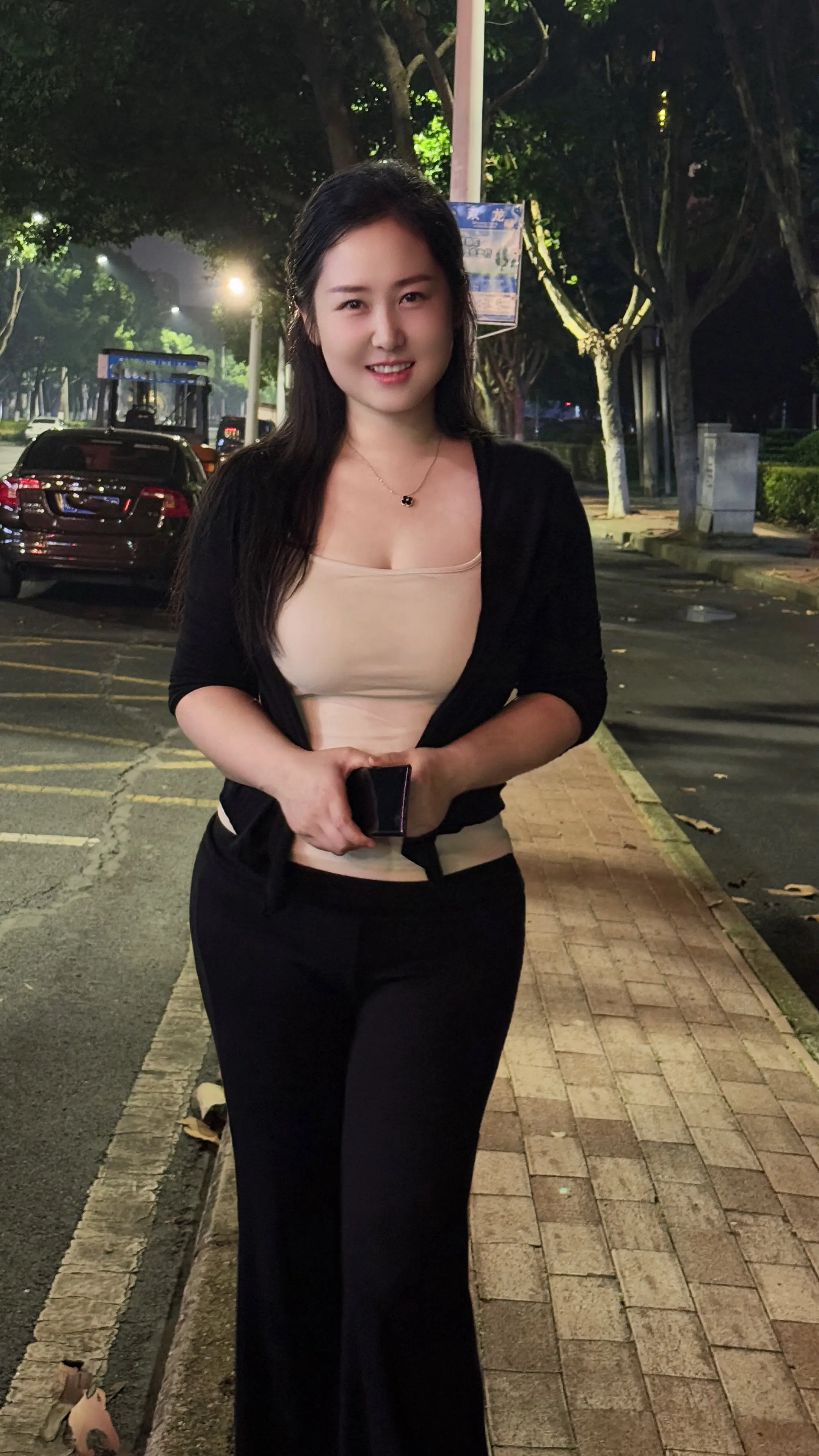 总以为自己还很年轻，却忽略了岁月的脚步，当身边的一道道风景变成了回忆...