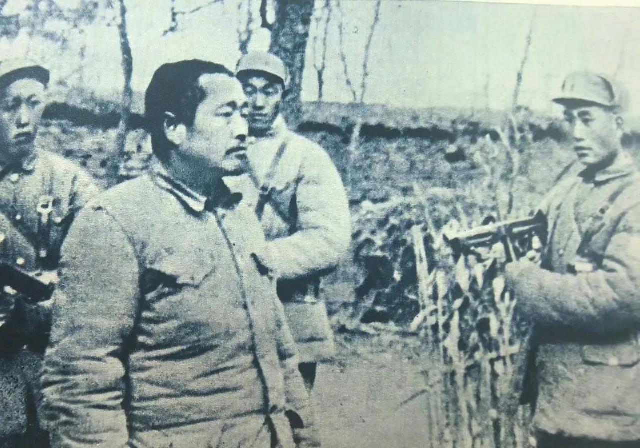 图一:1949年1月，淮海战役期间，杜聿明将军在安徽萧县张老庄（今属淮北市