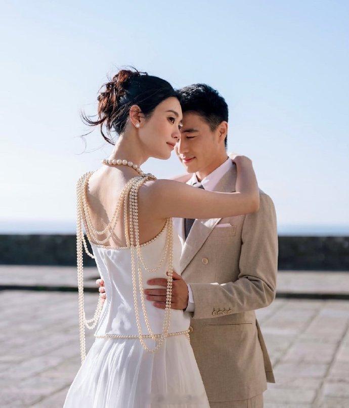 婚礼在圣米歇尔山办，摄影师请的是Jose Villa，这组合就是顶配中...