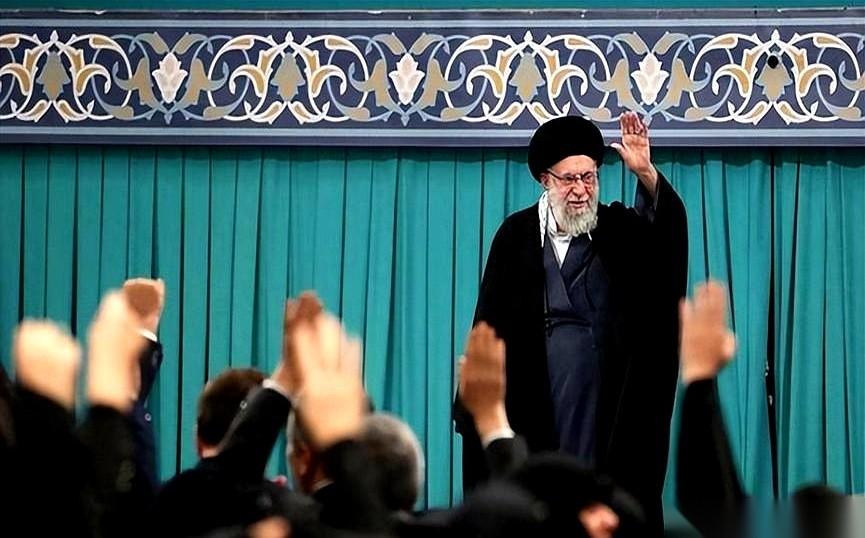 全世界最牛的情报机构，想找一个人，结果发现……人家只信自己儿子。这事儿想想就觉