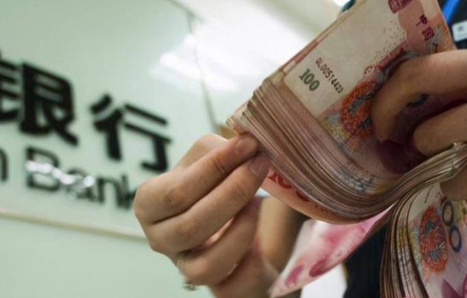 11月马上结束，大家有没有发现三个反常现象？ 第一，大家还在疯狂存钱，并没有