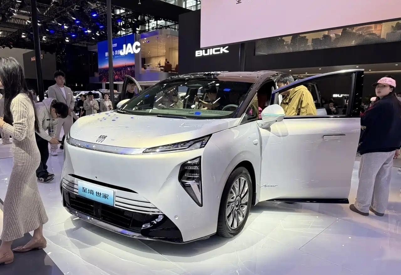 别克至境世家正式发布，它是插混/纯电的中大型MPV，车长5260mm，轴距达31