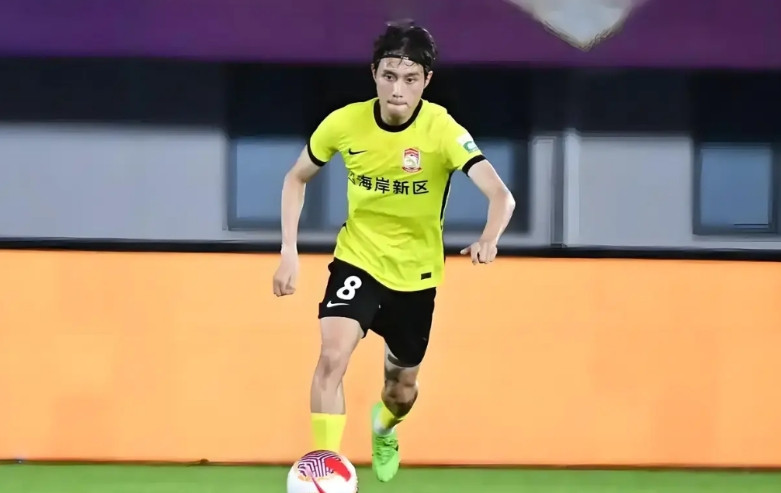 两个四川球员,在代表球队和蓉城队的比赛中干劲十足。段刘愚虽然不是进球的球员,