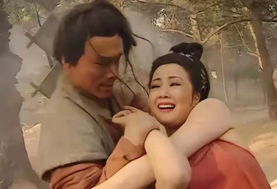 直到现在我才知道，为什么武松摔酒碗怒怼宋江时，铁牛听到了刚要发火，转身一看，发现是打虎哥哥，铁牛马上