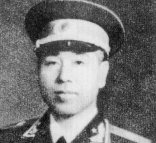 1952年，一名副司令员被人举报贪污3000亿，伟人得知后下令立即逮捕，但就在这