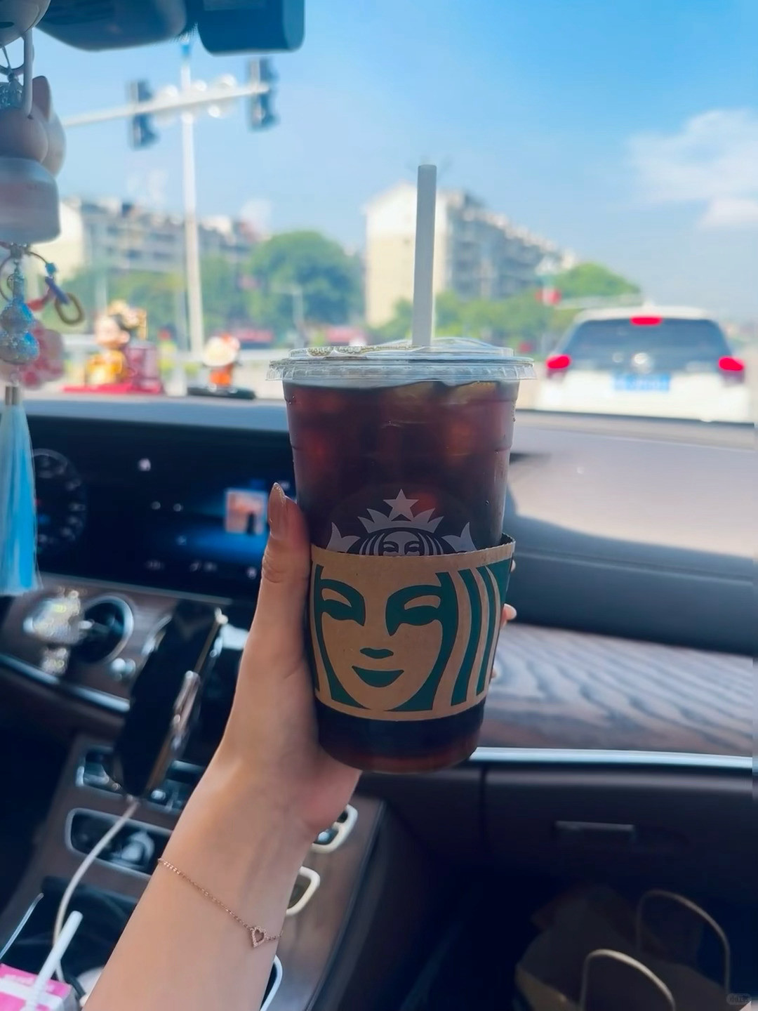 路边喝杯冰美式吧！☕️​​​