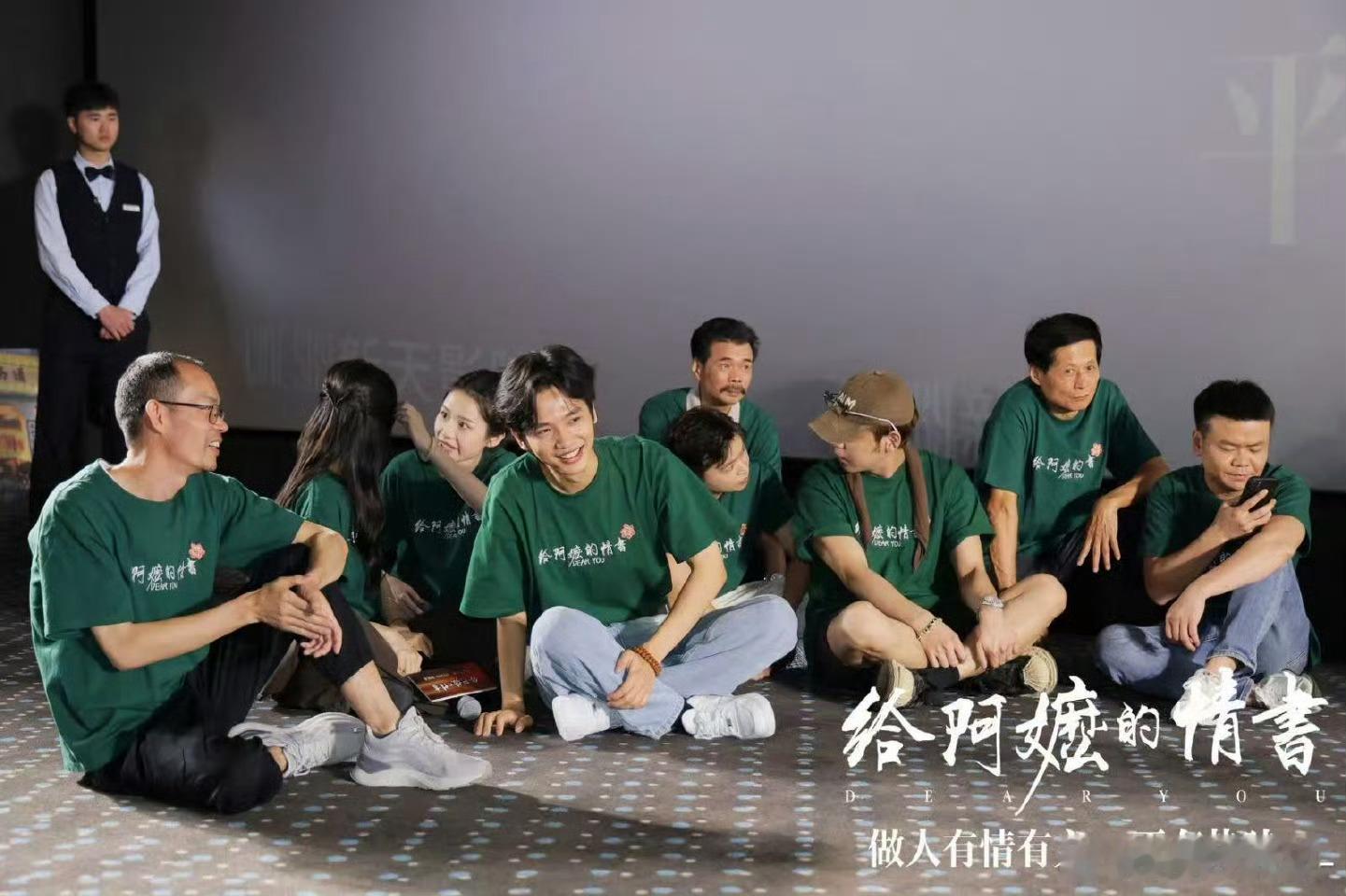 给阿嬷的情书导演谈电影逆袭成黑马《给阿嬷的情书》从冷门到爆火，靠的是导演蓝鸿春的