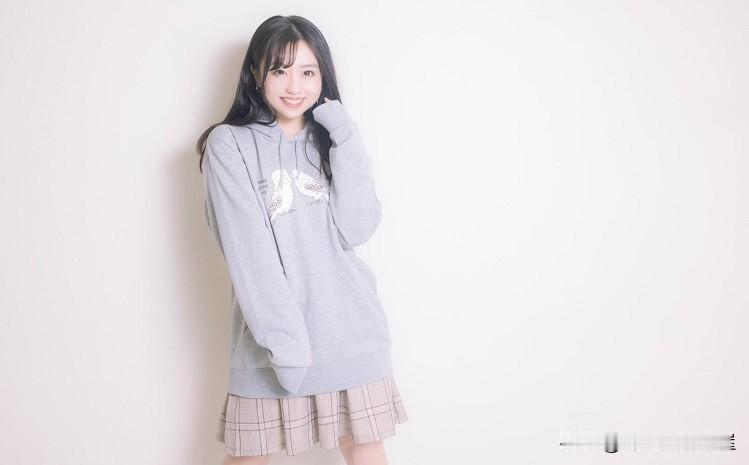 中年女人把你当“情人”了，会给你这几个信号：1、频繁发消息给你，总要问你的情况