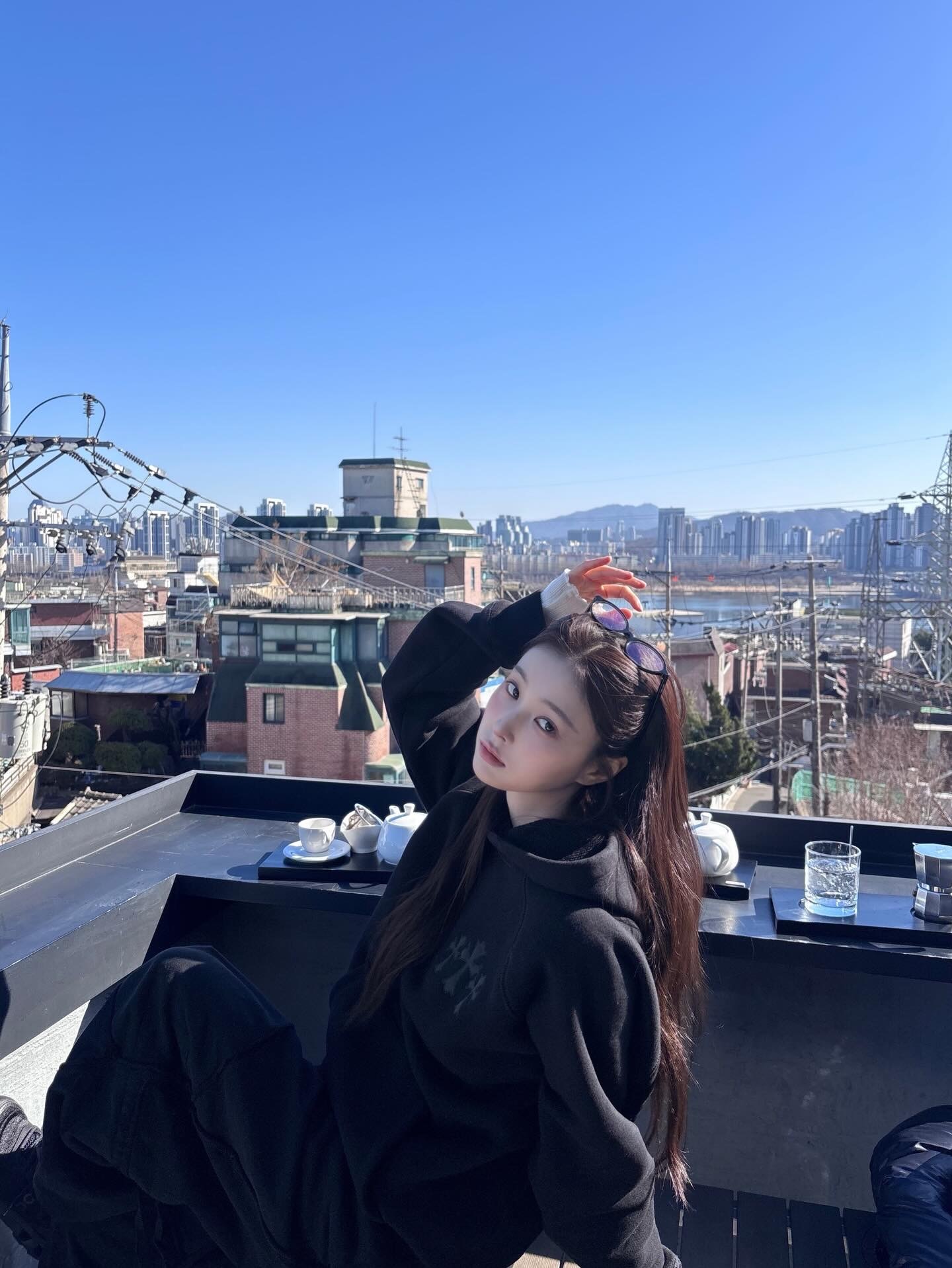 姜惠元更新屋顶cafe随拍