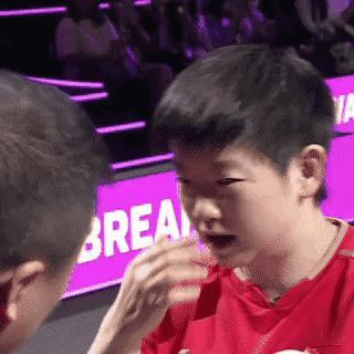 日本球迷还有什么话说？大藤沙月连续遮挡发球，都被莎莎零封！正如莎莎昨天说的，